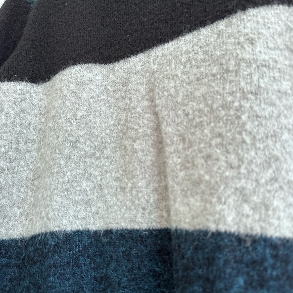 American eagle block sweater - Picture 3 of 3